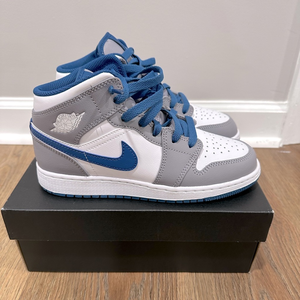 Air Jordan 1 mid